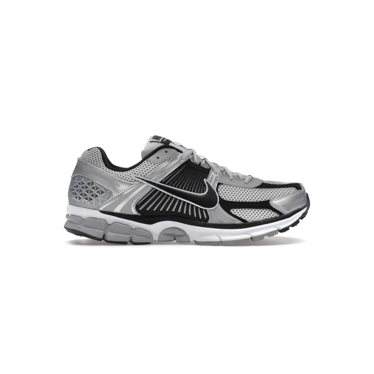NIKE ZOOM VOMERO 5 METALLIC SILVER BLACK
