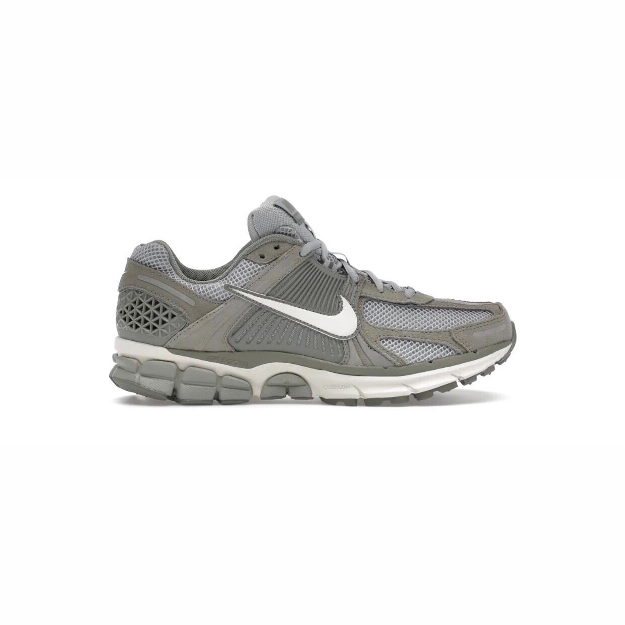 NIKE ZOOM VOMERO 5 DARK STUCCO